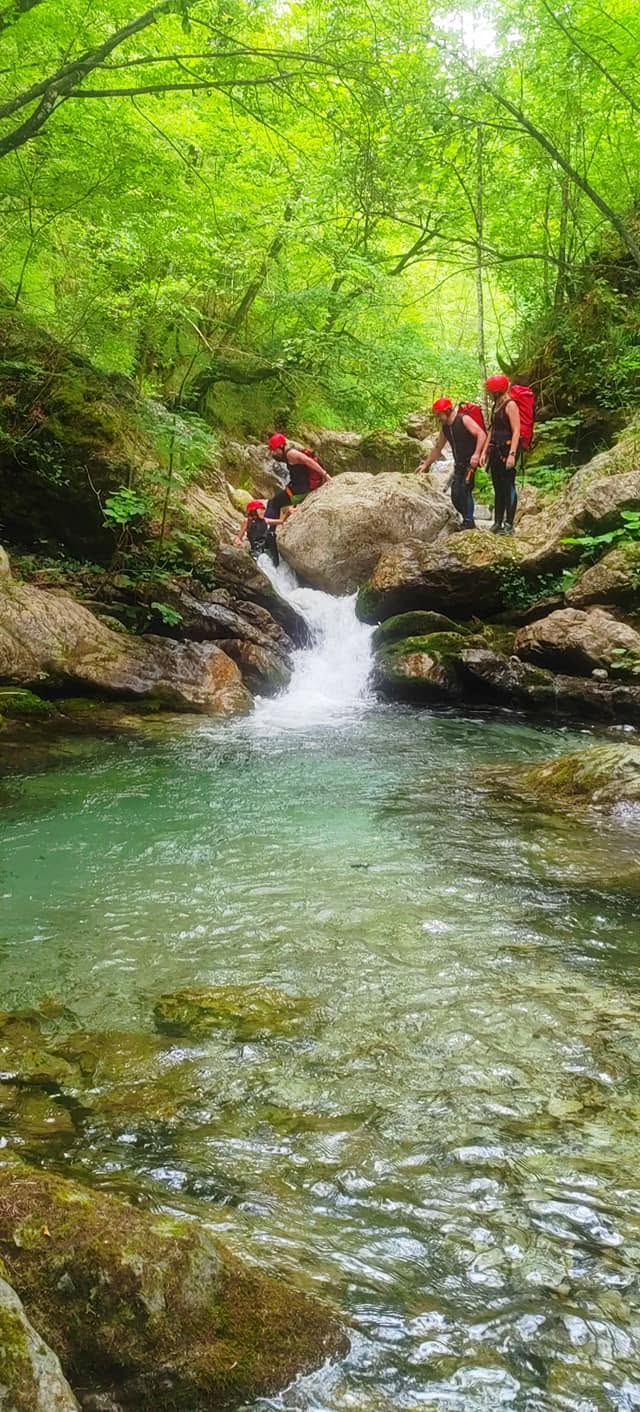 Rope descent in the canyon